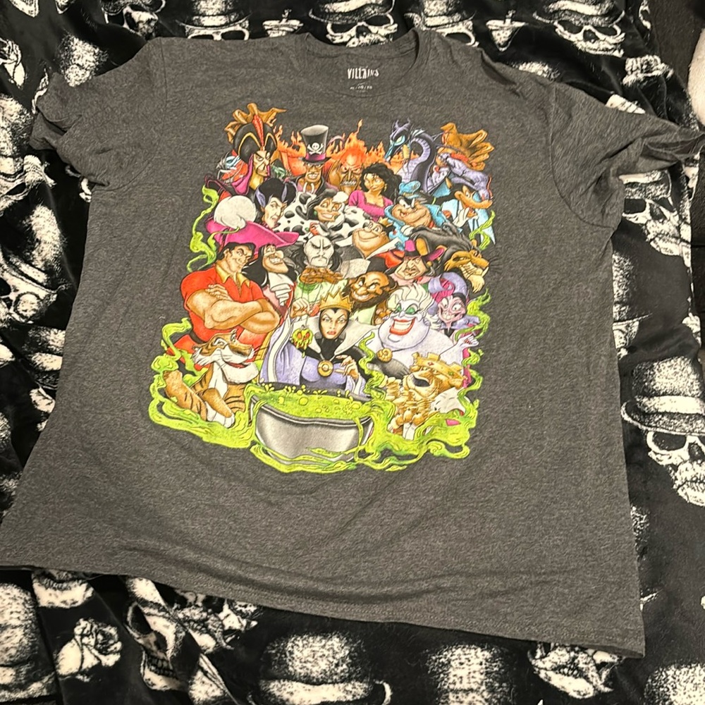 Disney villain on a shirt from Disney size xL